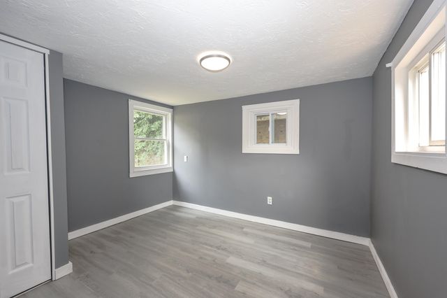 14 Christmas Tree Park, Epsom, NH 03234