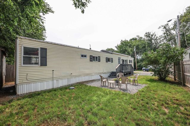 14 Christmas Tree Park, Epsom, NH 03234
