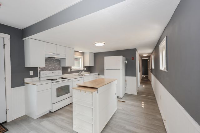 14 Christmas Tree Park, Epsom, NH 03234