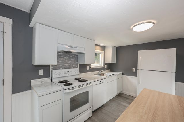 14 Christmas Tree Park, Epsom, NH 03234