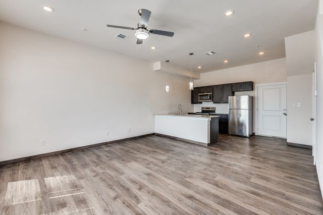 710 Benge Drive 714-E, Arlington, TX 76013