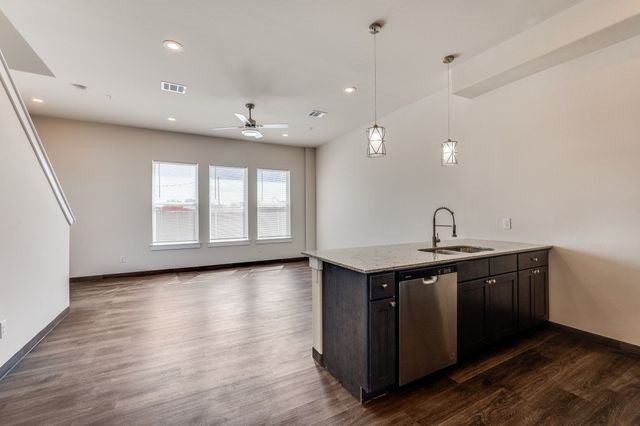 710 Benge Drive 714-E, Arlington, TX 76013