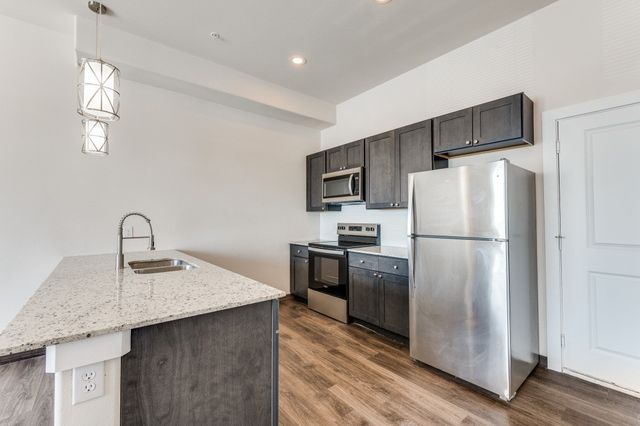 710 Benge Drive 714-E, Arlington, TX 76013