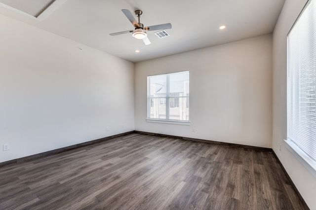 710 Benge Drive 714-E, Arlington, TX 76013