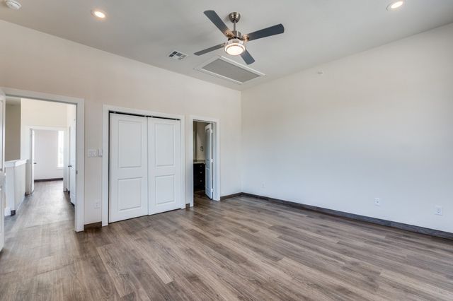 710 Benge Drive 714-E, Arlington, TX 76013