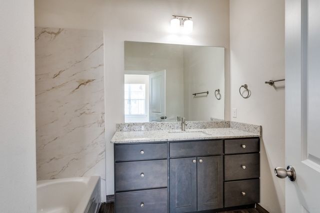 710 Benge Drive 714-E, Arlington, TX 76013