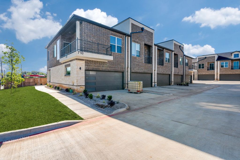 710 Benge Drive 714-E, Arlington, TX 76013