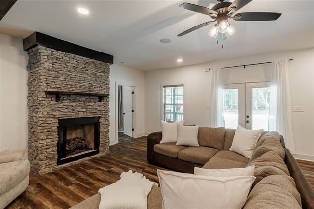 930 James Holcomb Road, Hull, GA 30646