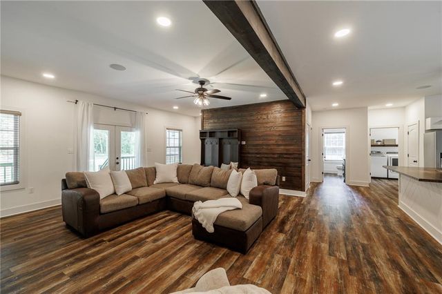 930 James Holcomb Road, Hull, GA 30646