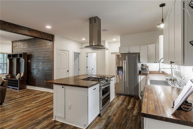 930 James Holcomb Road, Hull, GA 30646