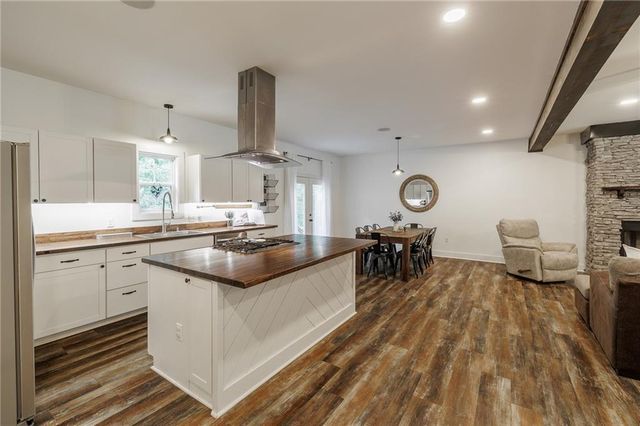 930 James Holcomb Road, Hull, GA 30646