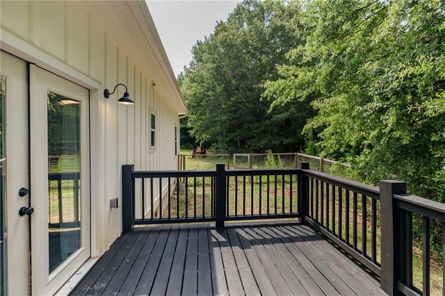 930 James Holcomb Road, Hull, GA 30646
