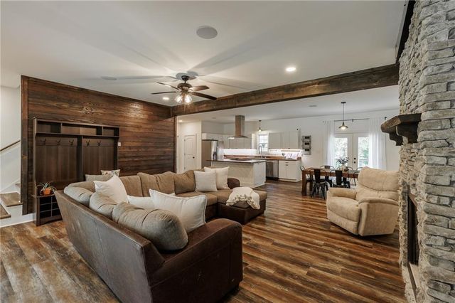 930 James Holcomb Road, Hull, GA 30646