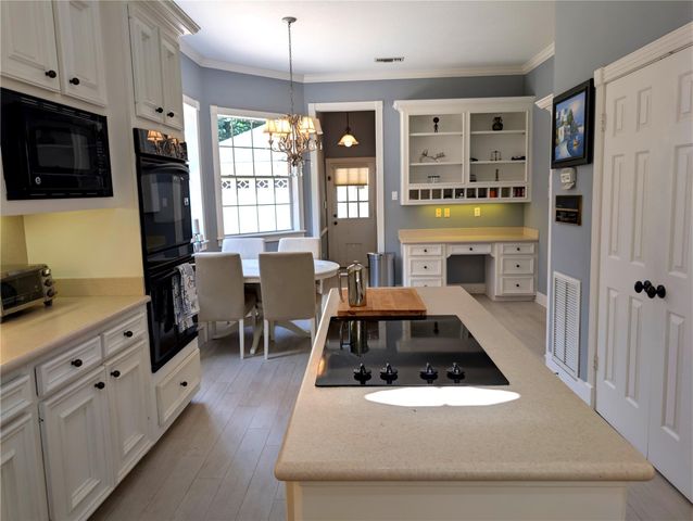 109 Ferndale Street, Bellaire, TX 77401
