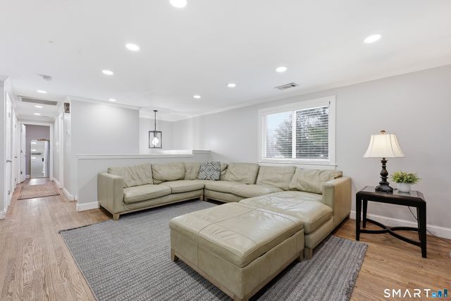 8 Old Field Road, Farmington, CT 06085