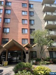 77 Prospect Avenue 2F, Hackensack, NJ 07601
