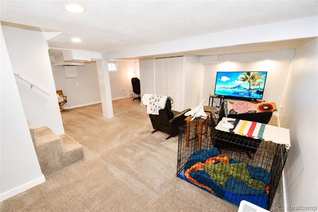 1405 Middle Road, Highland, MI 48357