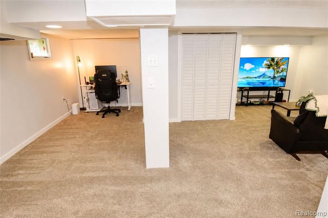 1405 Middle Road, Highland, MI 48357