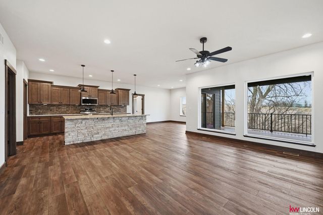 1044 Tuscan Trail, Hickman, NE 68372