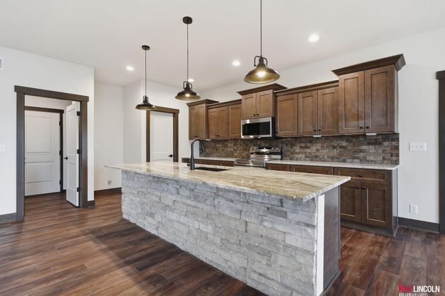 1044 Tuscan Trail, Hickman, NE 68372