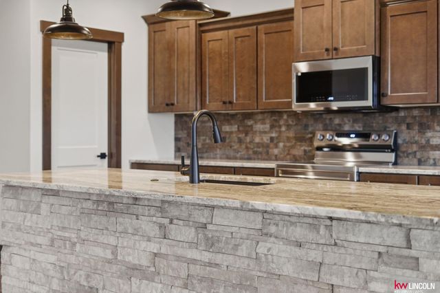1044 Tuscan Trail, Hickman, NE 68372