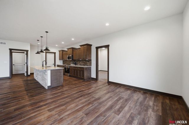 1044 Tuscan Trail, Hickman, NE 68372