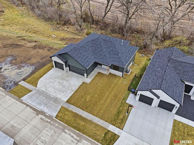 1044 Tuscan Trail, Hickman, NE 68372