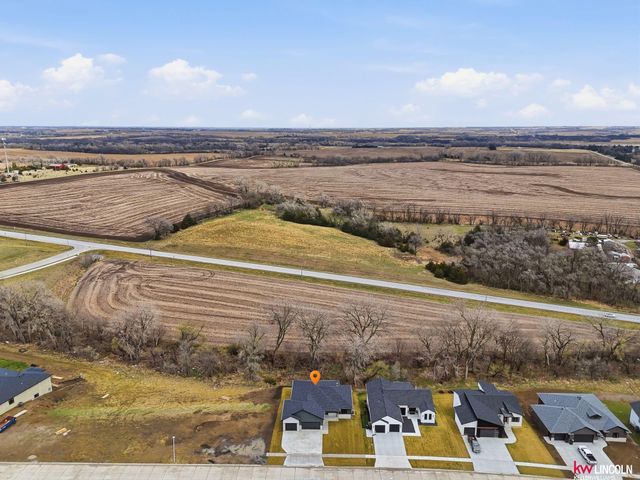 1044 Tuscan Trail, Hickman, NE 68372