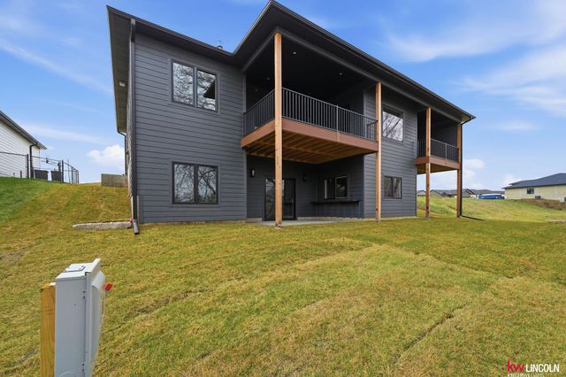 1044 Tuscan Trail, Hickman, NE 68372