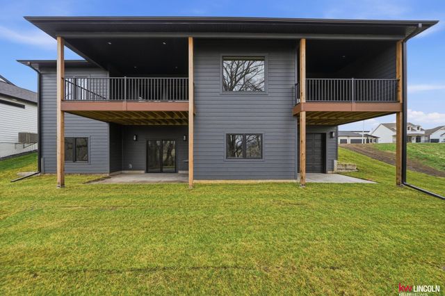 1044 Tuscan Trail, Hickman, NE 68372