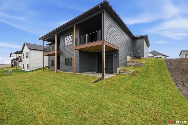 1044 Tuscan Trail, Hickman, NE 68372