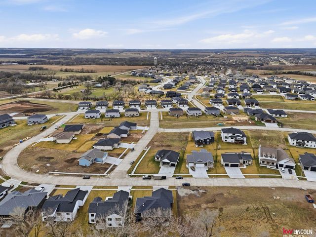1044 Tuscan Trail, Hickman, NE 68372