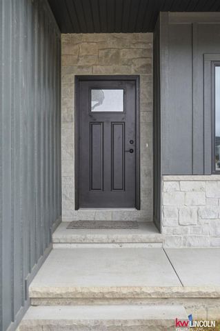 1044 Tuscan Trail, Hickman, NE 68372
