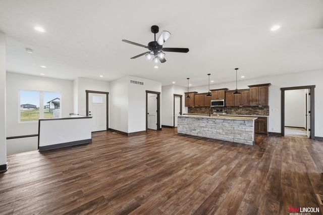 1044 Tuscan Trail, Hickman, NE 68372