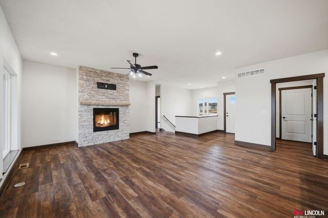 1044 Tuscan Trail, Hickman, NE 68372