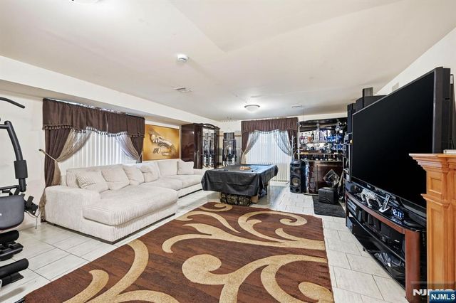 114 4th Street, Newark, NJ 07107