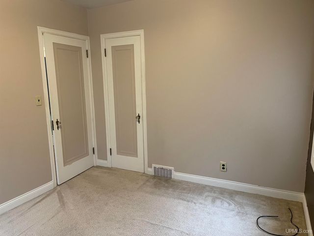 224 E Coolidge Avenue, Ironwood, MI 49938