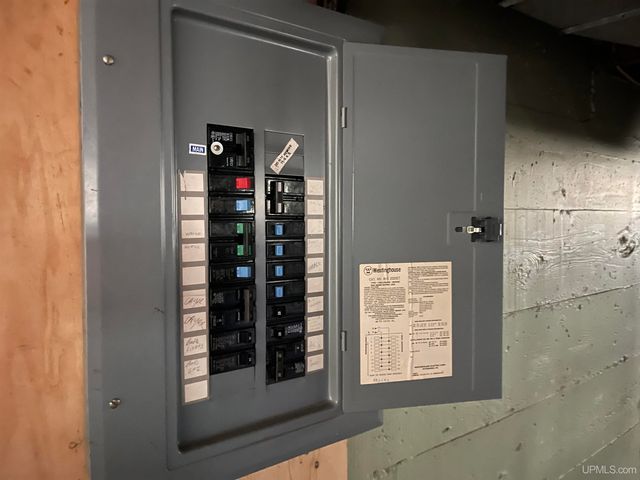 224 E Coolidge Avenue, Ironwood, MI 49938