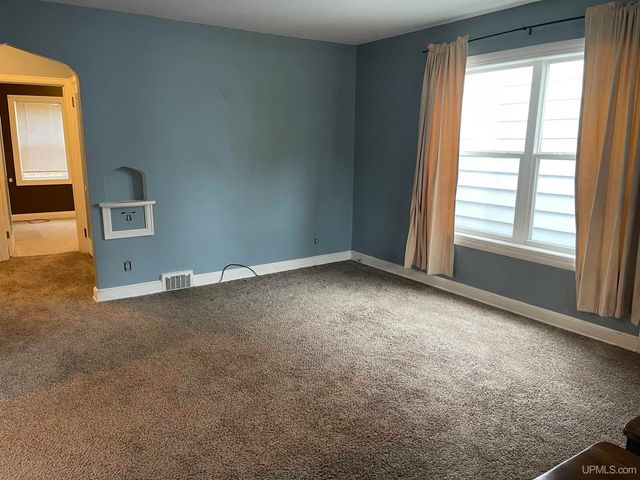 224 E Coolidge Avenue, Ironwood, MI 49938