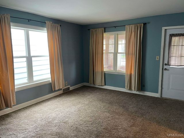 224 E Coolidge Avenue, Ironwood, MI 49938