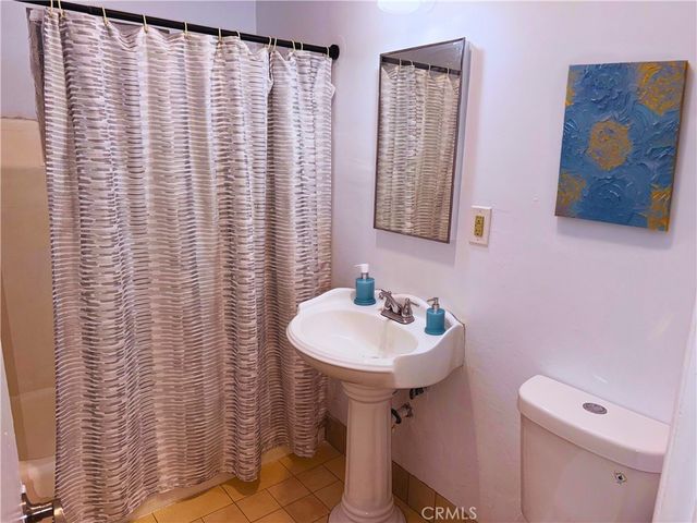 843 W Walnut B, Monrovia, CA 91016