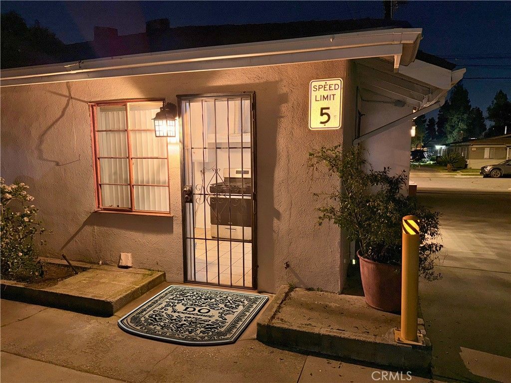 843 W Walnut B, Monrovia, CA 91016