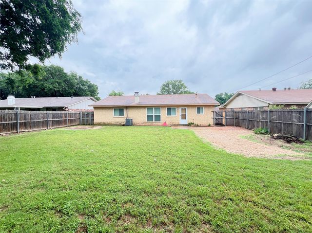 2121 Spanish Trail, Irving, TX 75060