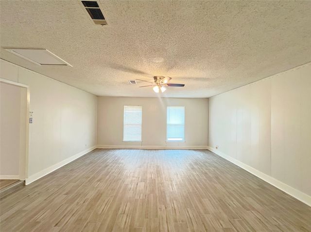2121 Spanish Trail, Irving, TX 75060