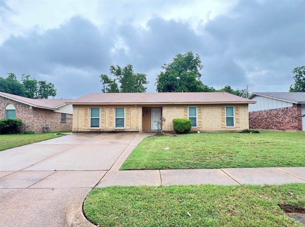 2121 Spanish Trail, Irving, TX 75060