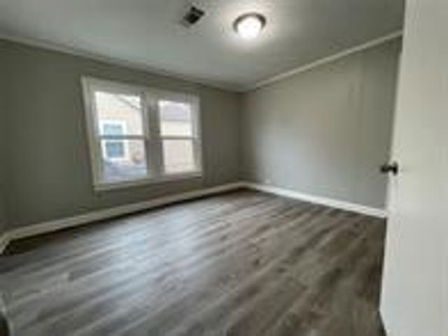 2327 4th Avenue N, Texas City, TX 77590