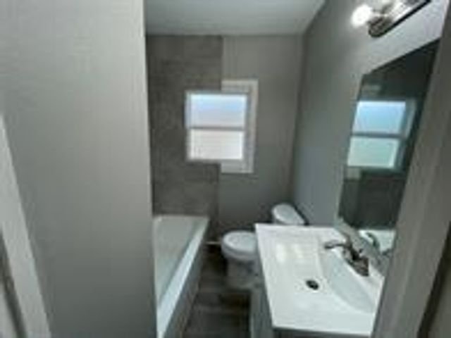 2327 4th Avenue N, Texas City, TX 77590