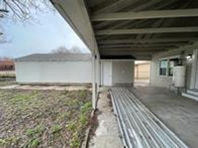 2327 4th Avenue N, Texas City, TX 77590