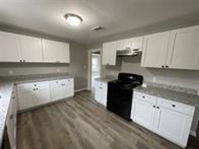 2327 4th Avenue N, Texas City, TX 77590