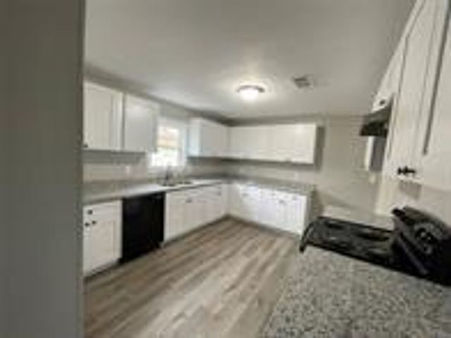 2327 4th Avenue N, Texas City, TX 77590